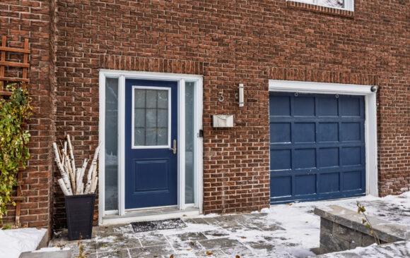 3 Pentry Lane - Old Ottawa South